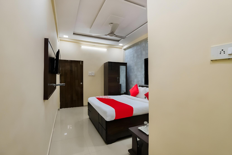 Bedroom 3, hotel sunrise, Ahmadabad