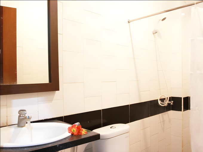 Bathroom 3, Puri Senggigi Hotel, Lombok