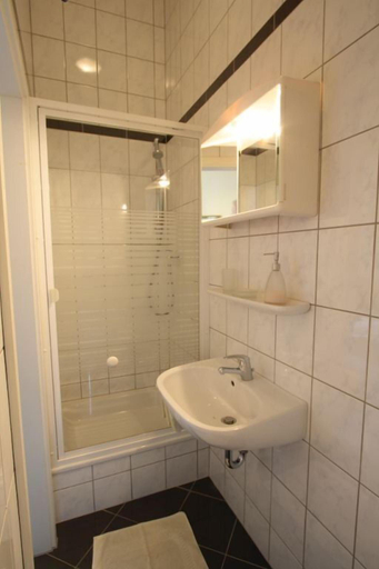 Bathroom 3, Hofgarten Apartments, Aschaffenburg