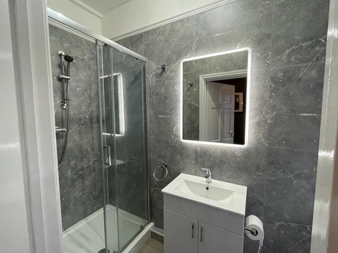 Bathroom 4, Bryncelyn Guesthouse, Powys