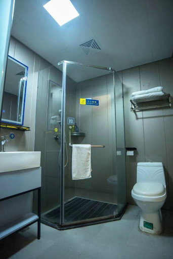 Bathroom 4, 7 Days Inn Langzhong Qili Avenue, Nanchong