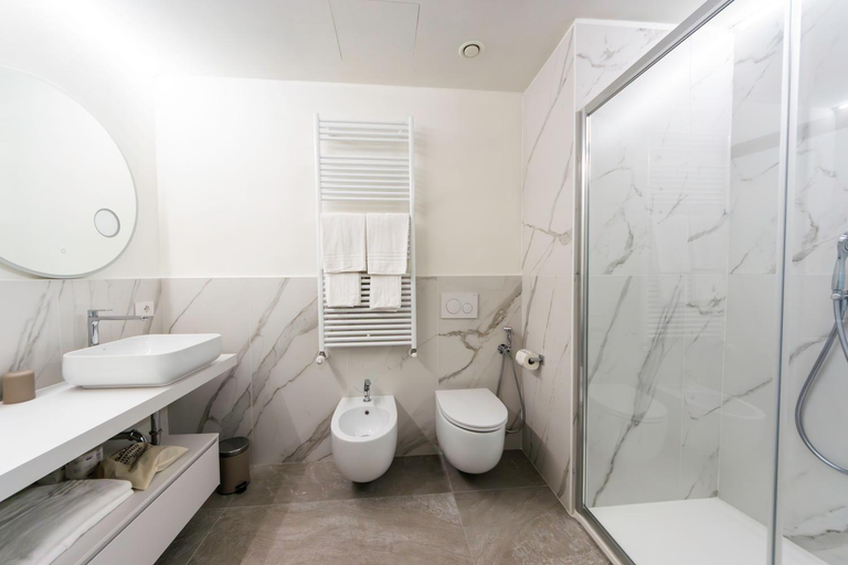 Bathroom 4, Arona Palace - Superior Apartments, Novara
