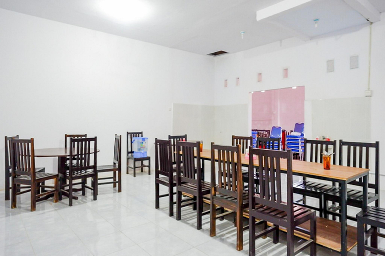 Food & Drinks 4, RedDoorz Plus @ Hotel Lestari Karema Mamuju, Mamuju