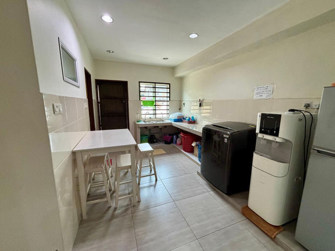 Kitchen, Meng Meng GuestHouse, Kuantan