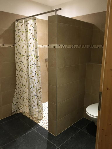 Bathroom 2, B&B Alte Sagemuhle Schlommefurth, Liège