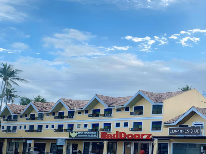 Exterior & Views 1, RedDoorz Plus @ Balai Sofia Bed & Breakfast, Talisay