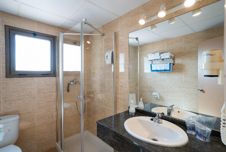 Bathroom, Medplaya Vistamar, Tarragona