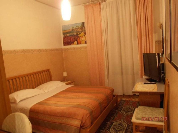 4, Casa Maya, Florence