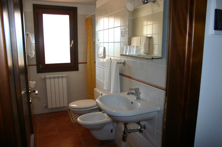 Bathroom 2, Agriturismo Simonello, Reggio Di Calabria