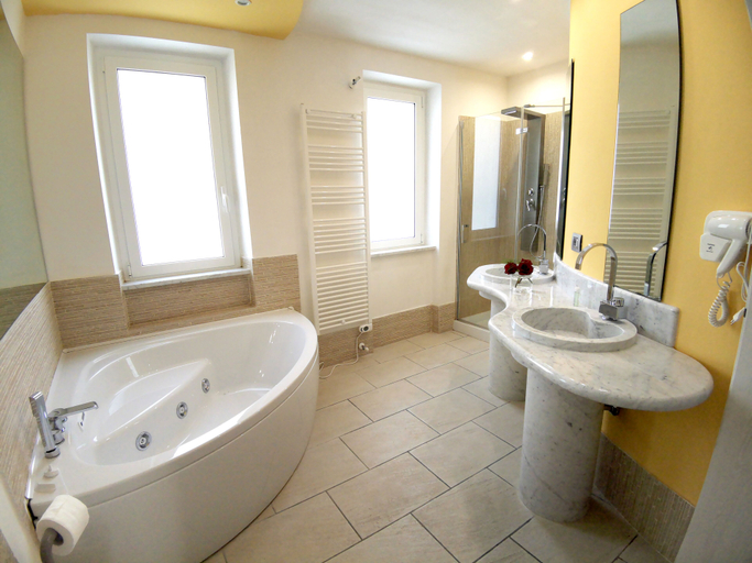 Bathroom 3, Le Village Sarzana, La Spezia
