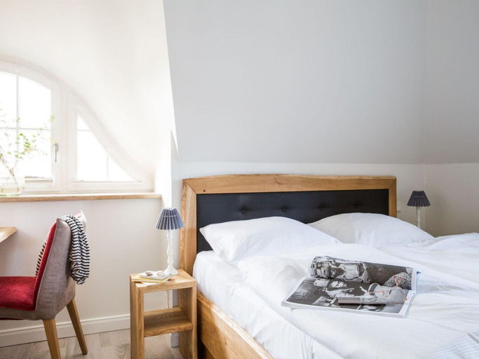 Bedroom 2, Reetdachhaus in Fuhlendorf mit Sauna nahe Bodden, Vorpommern-Rügen
