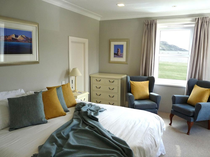 Bedroom 2, Glenisle Hotel, North Ayrshire