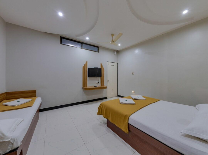 Bedroom, Hotel Adarsh 5 Minute Walk From Mahalaxmi Temple Kolhapur, Kolhapur