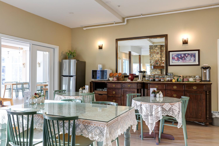 Food & Drinks 4, Lady Macdonald Country Inn, Division No. 15