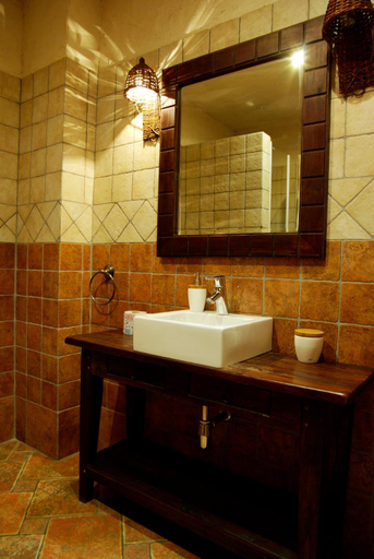 Bathroom 2, Galindia Refugia, Pisz