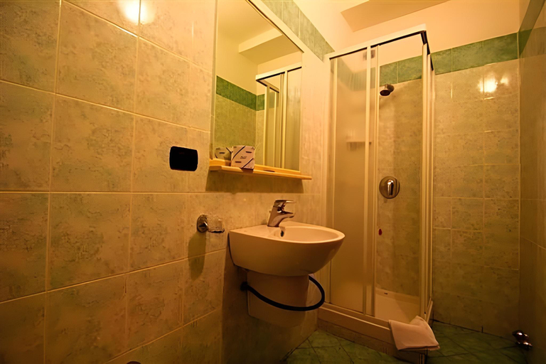Bathroom 4, The Best Hotel, Milano