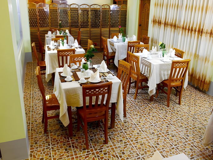Food & Drinks 3, Sandalwood Hotel, Taunggye