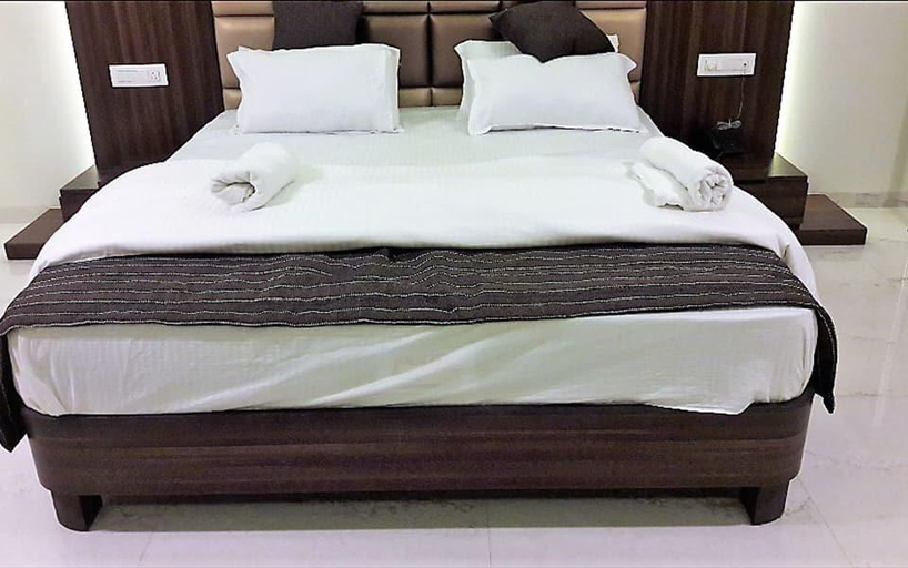 Bedroom 1, Hotel Solitaire, Thane