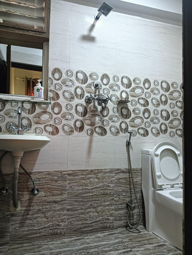 Bathroom 4, Bed And Breakfast Thamel Marg, Bagmati