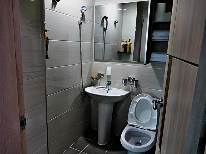 Bathroom 5, Hub Guesthouse, Jung