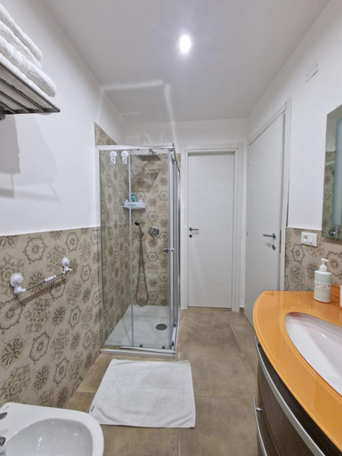 Bathroom 3, Antico Palazzo del Corso by Home Dardano, Cosenza