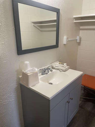 Bathroom 3, Relax Inn, Marion
