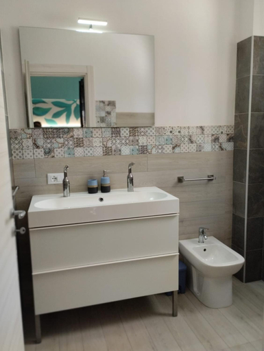 Bathroom 3, Sicilia Meraviglia B&B, Syracuse