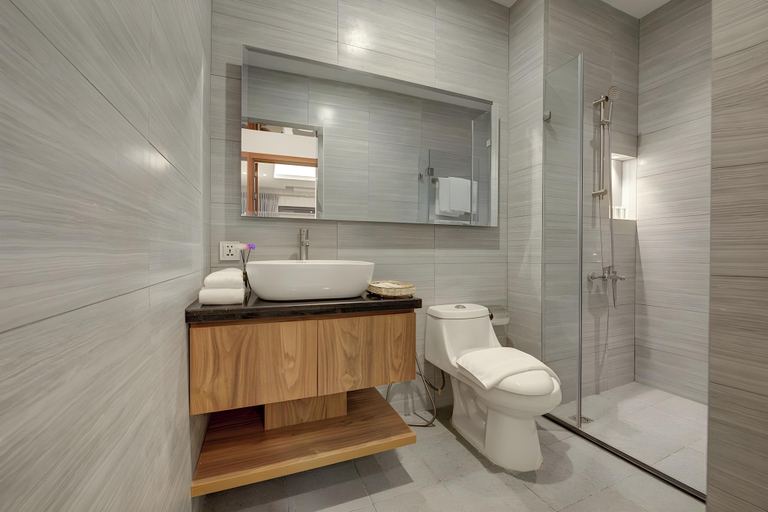 Bathroom 5, Sky Tree Hotel by New World Hospitality, Ruessei Kaev