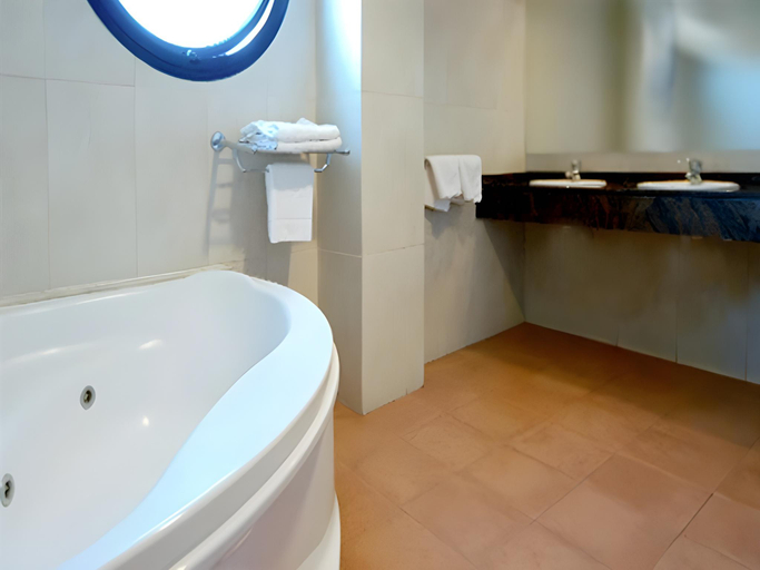 Bathroom 4, Hotel Cibeles Playa, Valencia