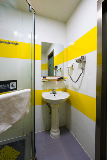 Bathroom 4, 7 Days Inn Yantai Development Zone Bathing Beach, Yantai