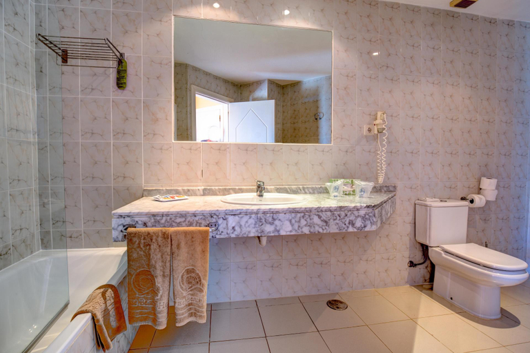 Bathroom 5, SBH Costa Calma Beach Resort, Las Palmas