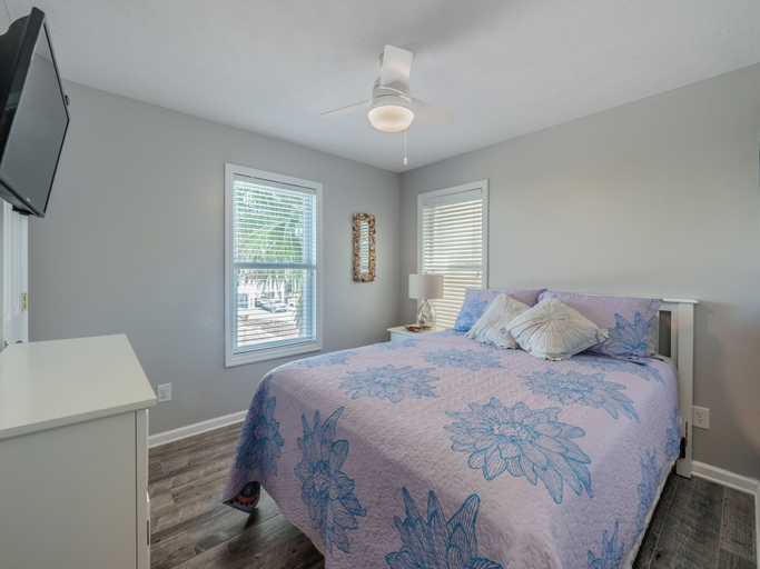 Bedroom 3, Some Beach by Topsail Realty, Pender