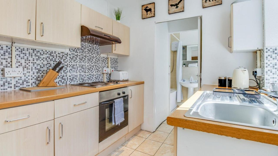 Others 5, Modern Coventry Stay Sleeps 6, Coventry