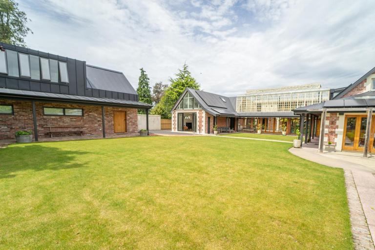 Exterior & Views