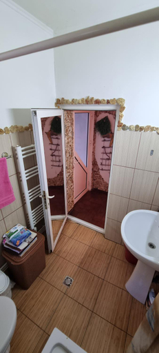 Bathroom 2, Casa Stefan, 23 August