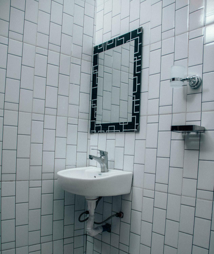 Bathroom 3, Victorious Chillzone Hostel, Meru