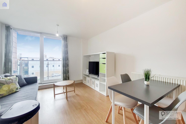 Others 5, Fully Serviced Two Bed Apartment by ExCeL & O2, London
