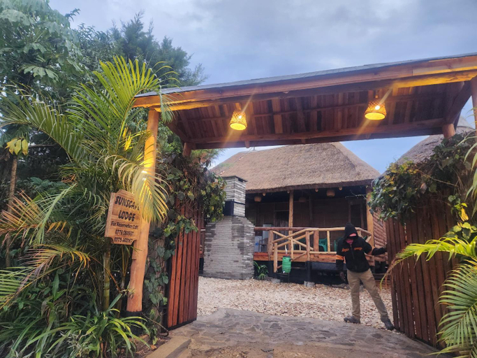 Exterior & Views 2, Sunscape lodge, Burahya