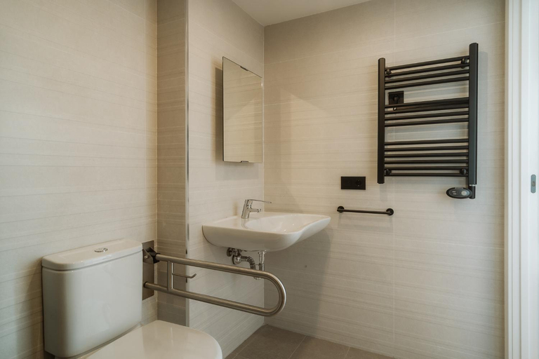Bathroom 3, Via Monte Apartments by Olala Homes, Madrid