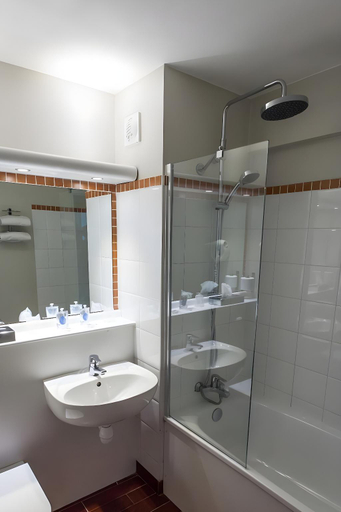 Bathroom 3, GOLDEN TULIP VILLEPINTE ROISSY - PARC DES EXPOSITIONS, Seine-Saint-Denis