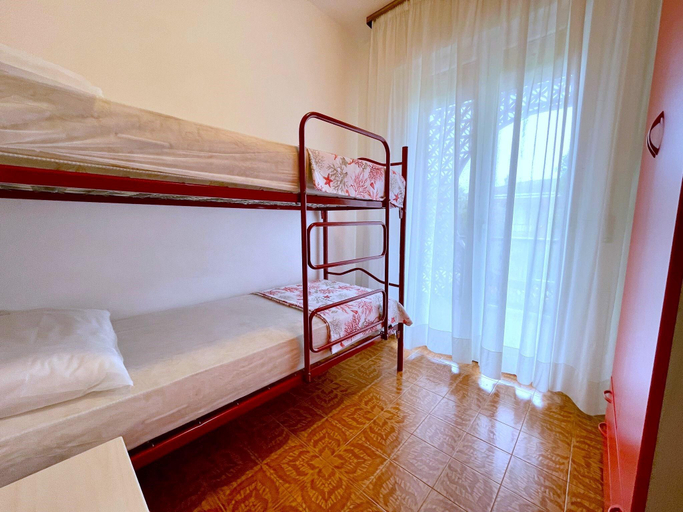 4, Tranquil Villa in Caorle with Pool, Venezia