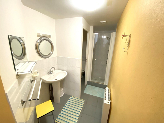 Bathroom, Apartment in Arromanches near Sandy Beach, Calvados