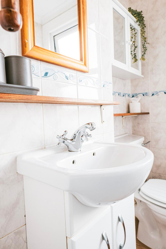 Bathroom 2, The Naunton Nook, Gloucestershire