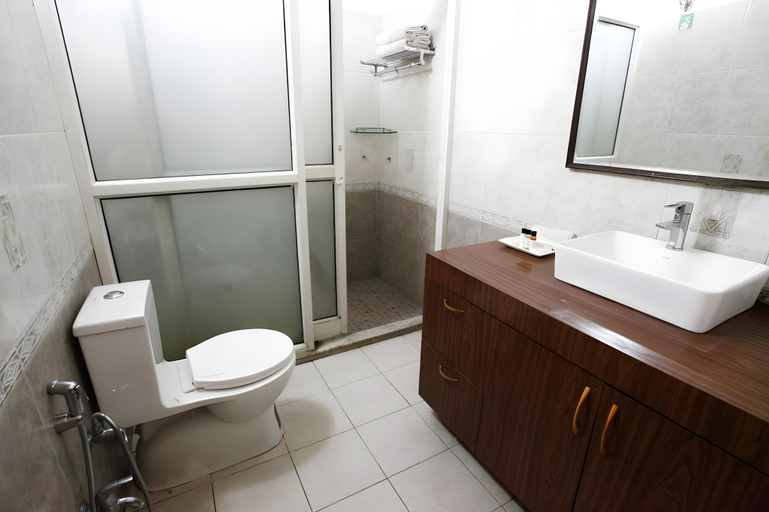 Bathroom, The Palace Belvedere, Nainital