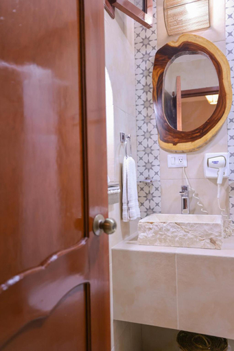 Bathroom 4, Hotel Hulku, Cozumel