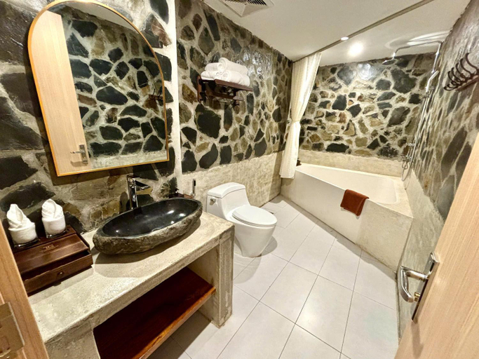 Bathroom, Truong Giang Boutique Hotel, Mộc Châu