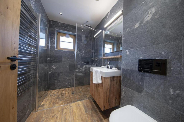 Bathroom 5, Luxury Chalet with Views and Sauna, Zell am See
