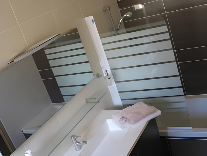 Bathroom 2, B&B Les Secrets de Tifayne, Gironde