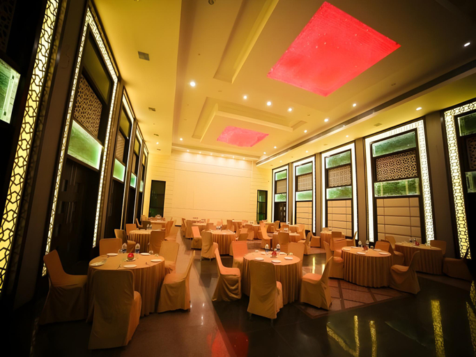 Food & Drinks, Meghdoot Hotel & Resorts, Ujjain