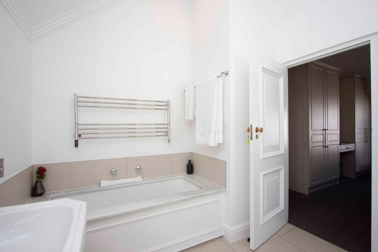 Bathroom, Winelands Golf Lodges 36, Cape Winelands